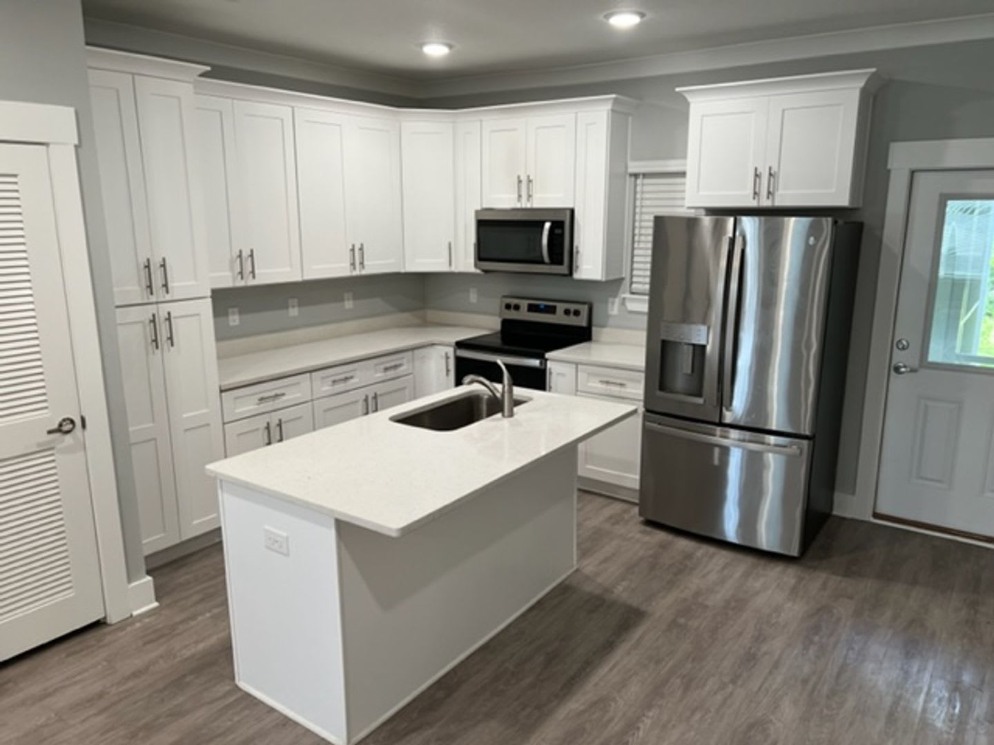 Newly Painted Verandas Of Freeport Townhome Near The Beaches – photo 2