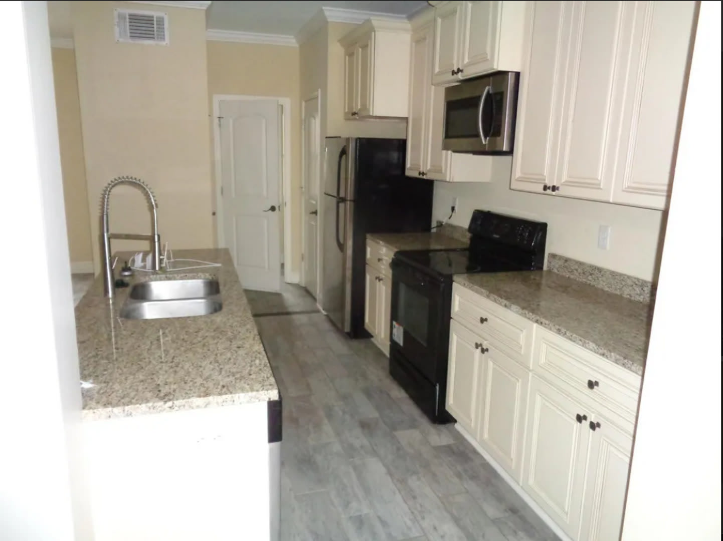 3 Bed/2.5 Bath – photo 4