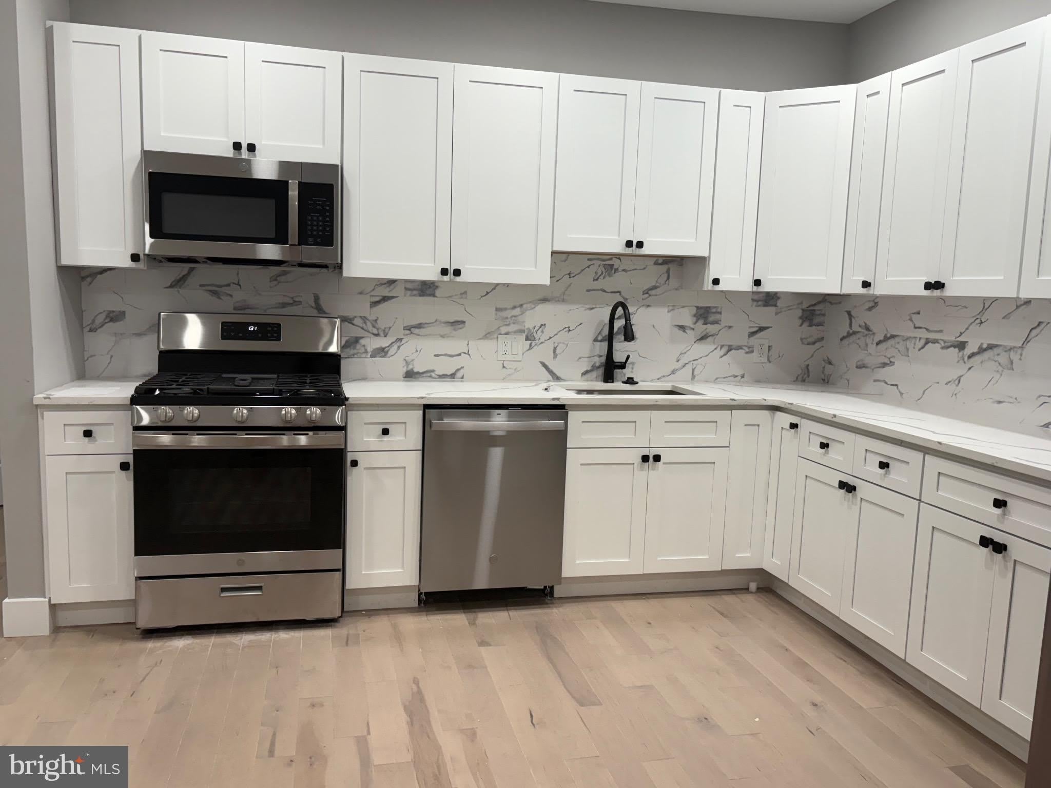 2840 W GIRARD Avenue – photo 5