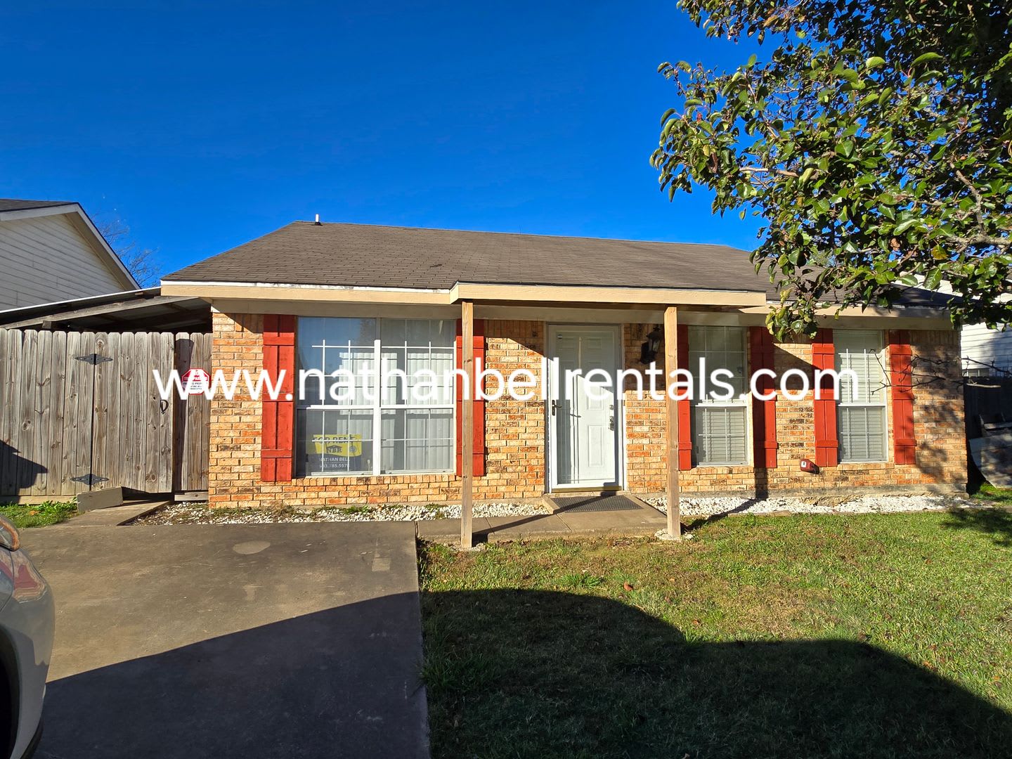 Single-Family Home: 3 Bed, 2 Bath – photo 1