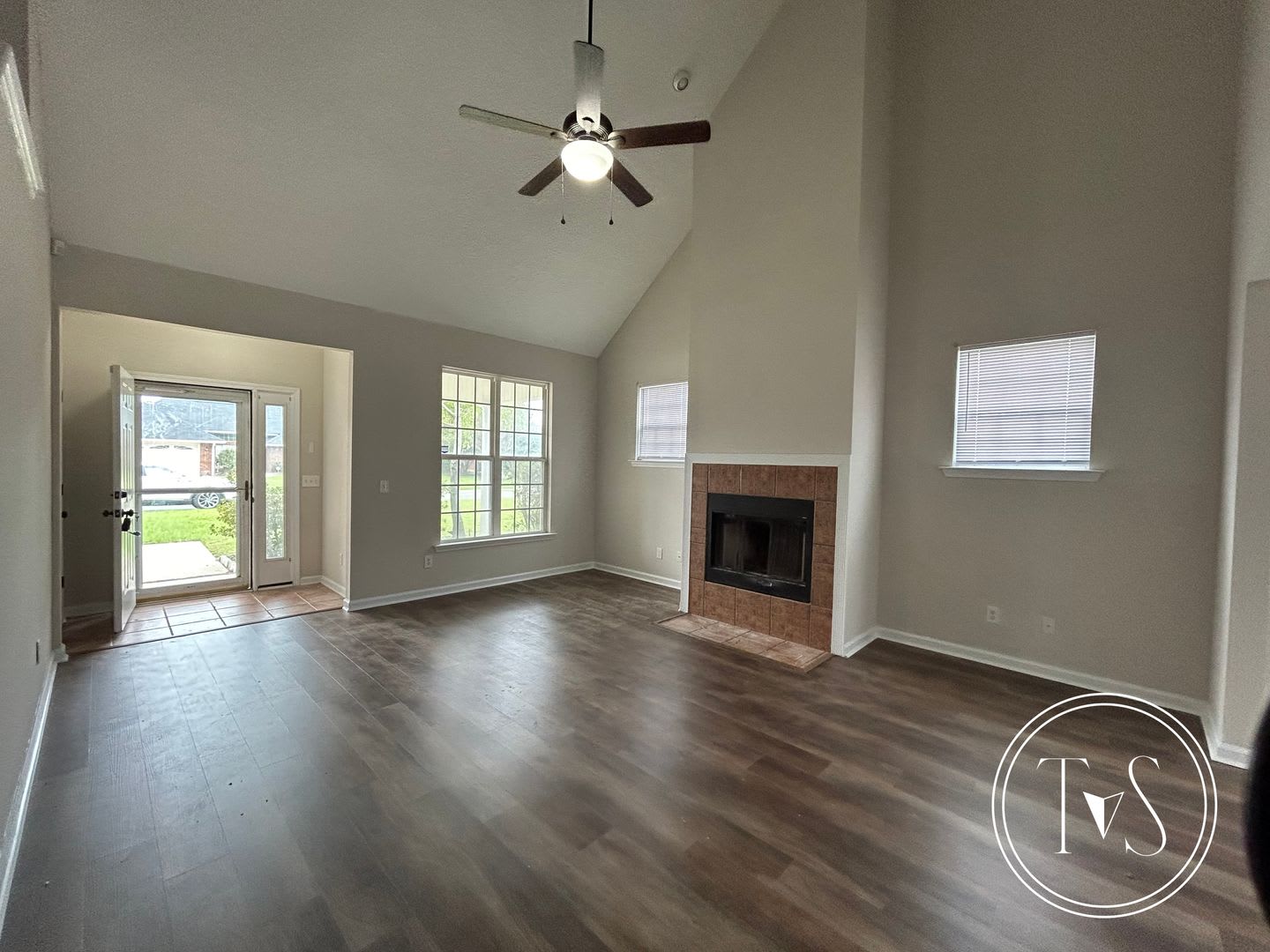 Spacious 3-Bedroom Home with Over 2,300 Sq. Ft. – photo 3