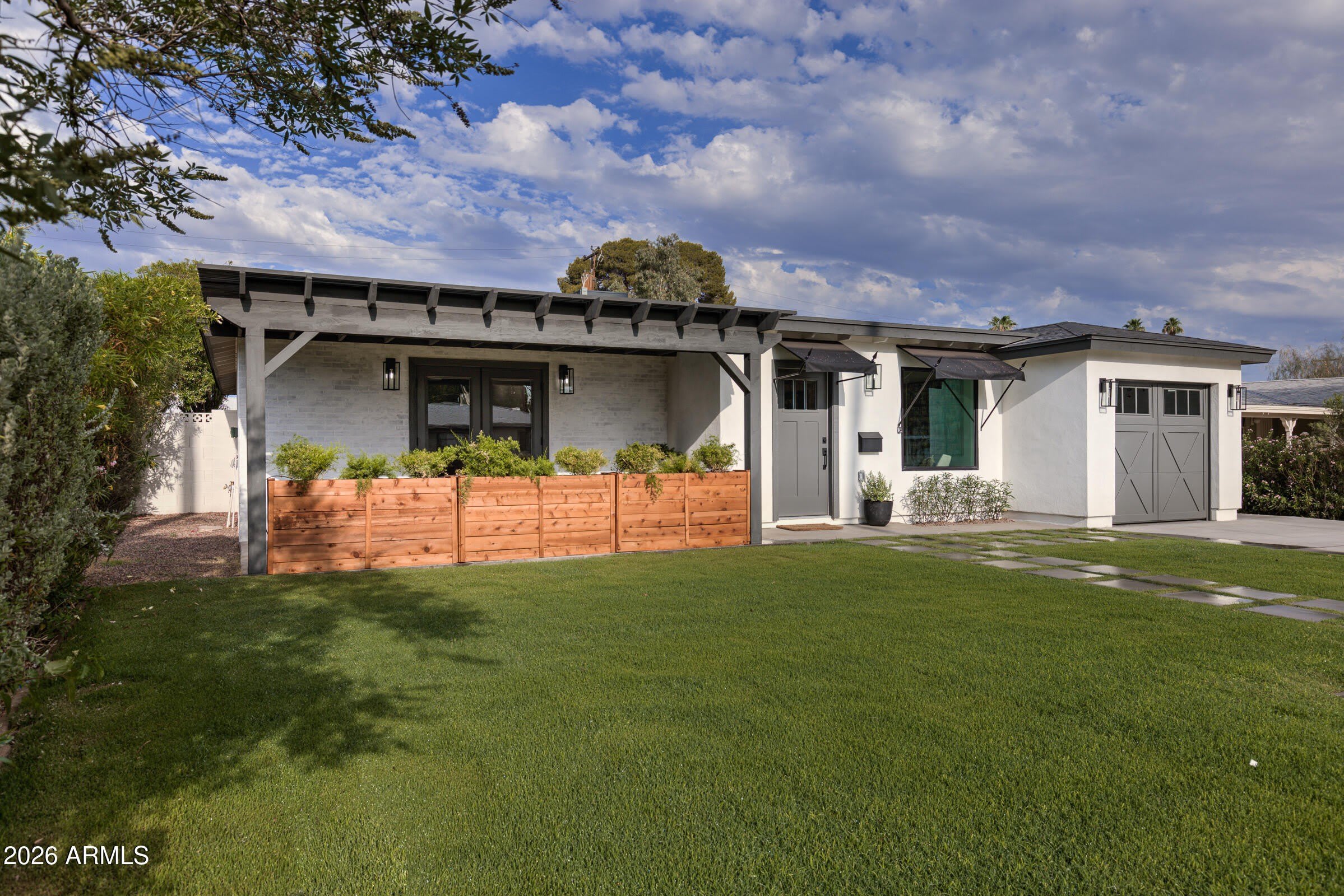 4235 N 35TH Way – photo 1