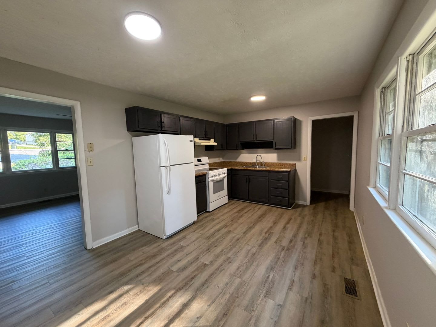 745 Rustland Dr. – photo 3