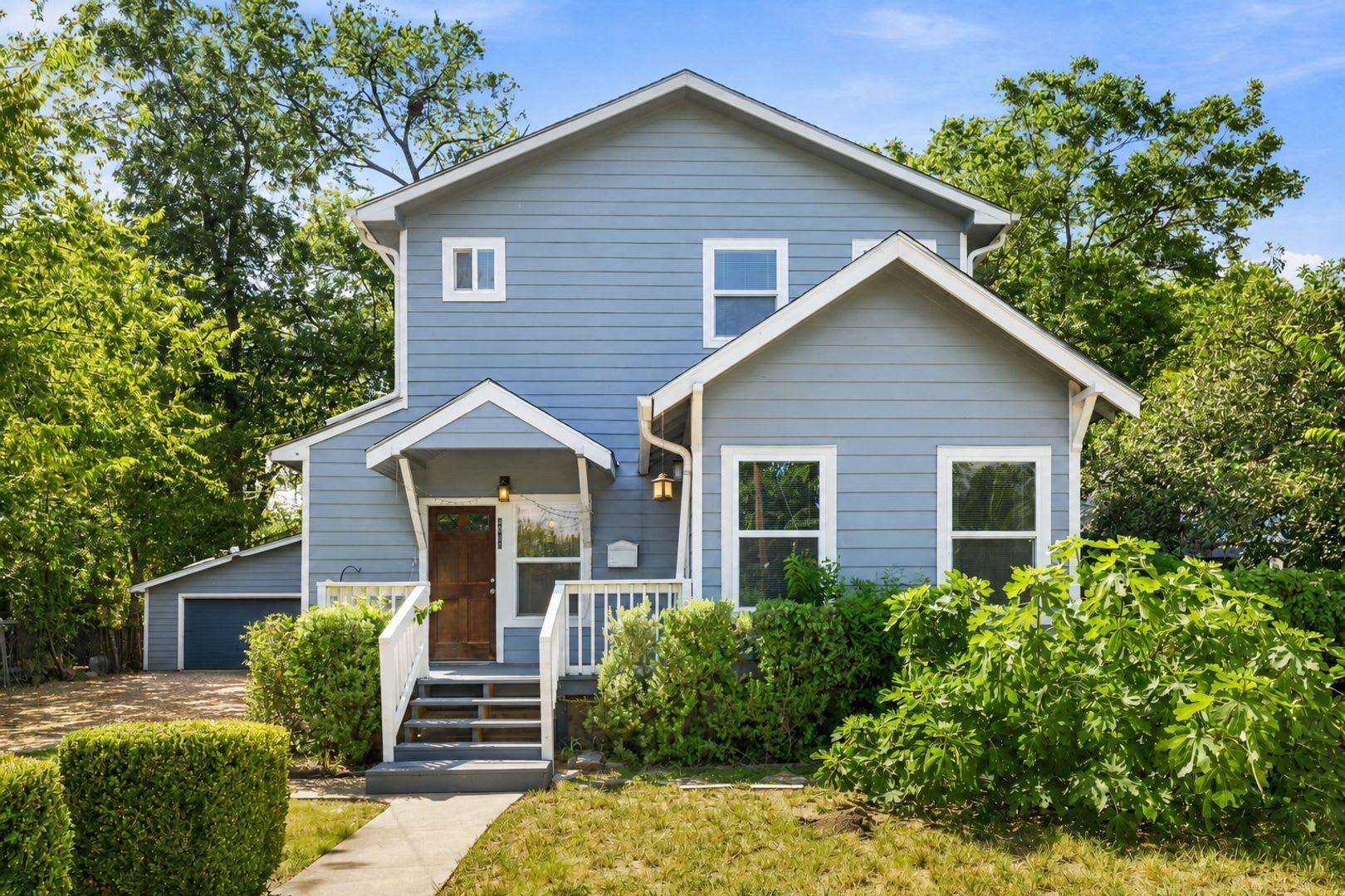 Ut Pre Lease North Campus 6 Bed 3 Bath Remodel High End Kitchen Features Ss Appliances Wood Floors Updated Bathrooms – photo 1