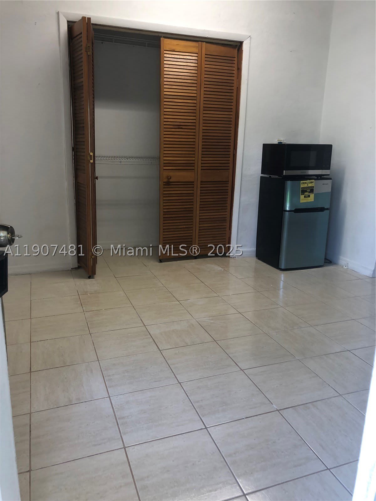 1374 NE 176 st – photo 3