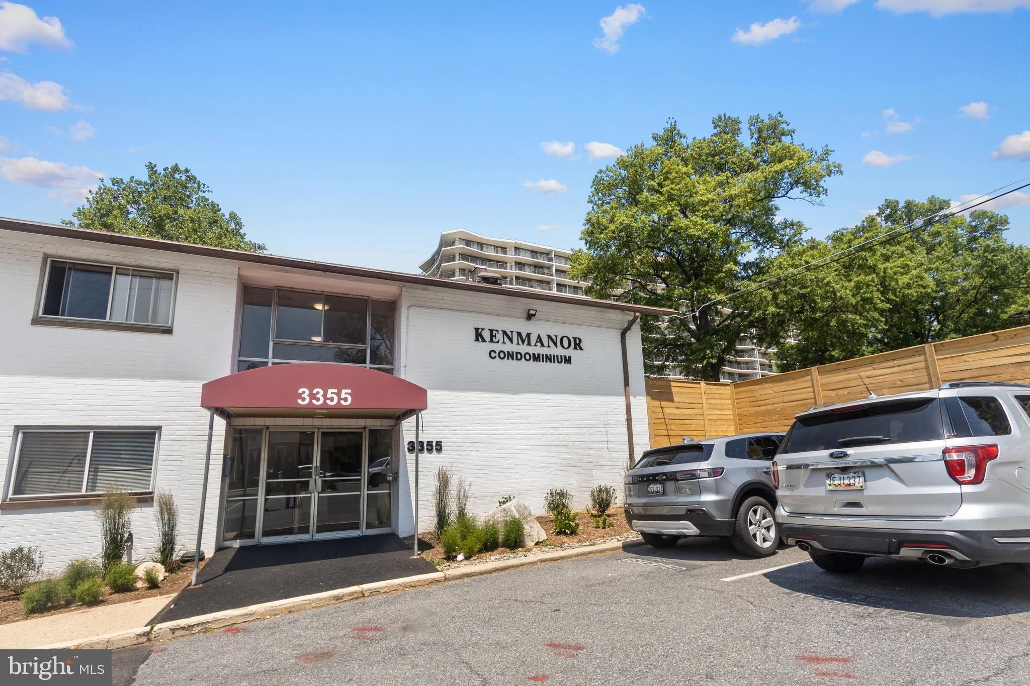 3355 UNIVERSITY Boulevard W – photo 1