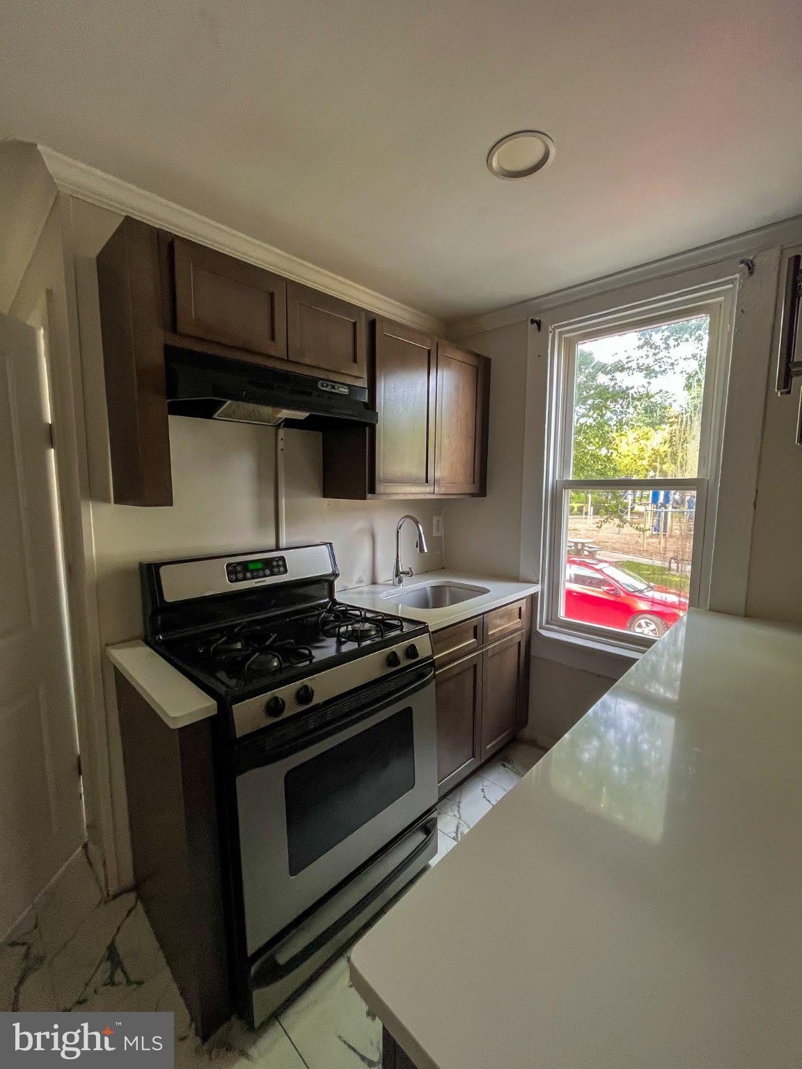 57 Laurel Ave – photo 5