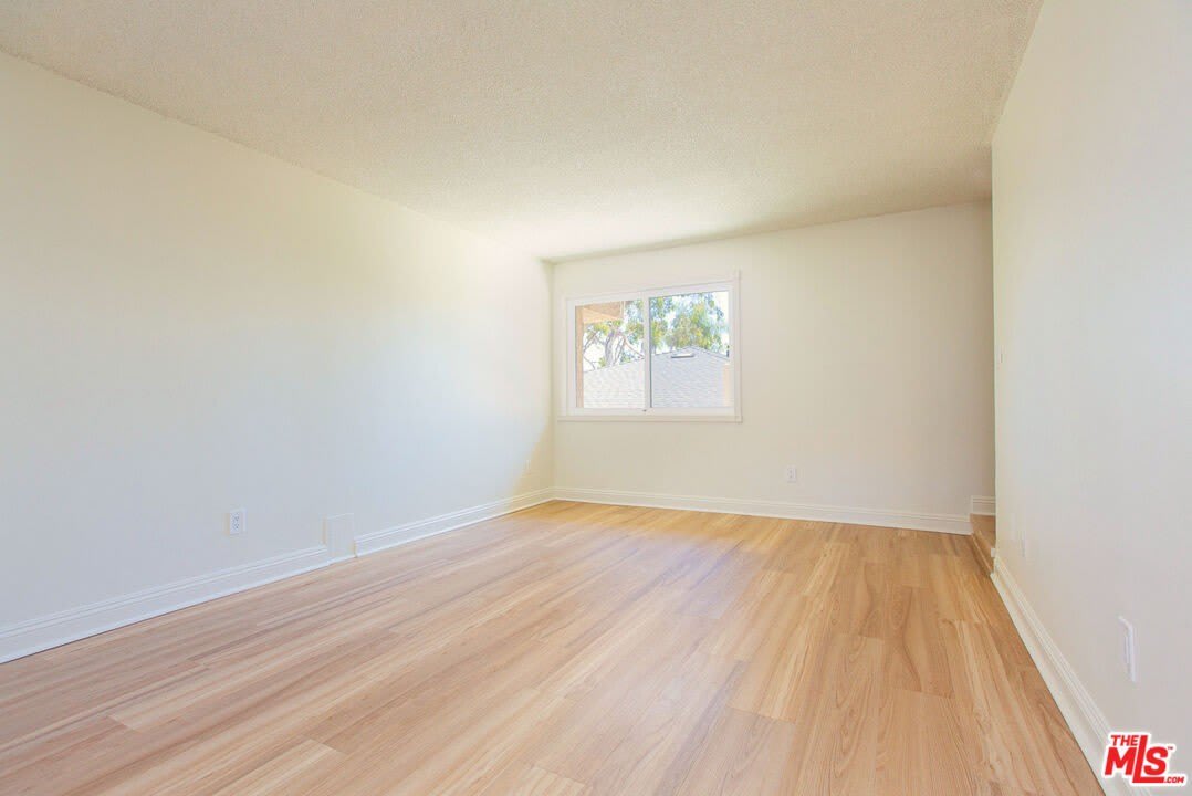 2320 Clark Ln – photo 3
