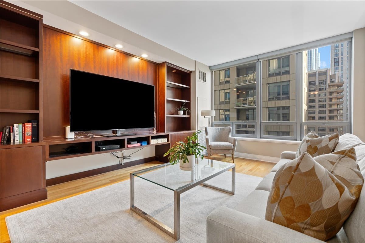600 N LAKE SHORE Drive – photo 5