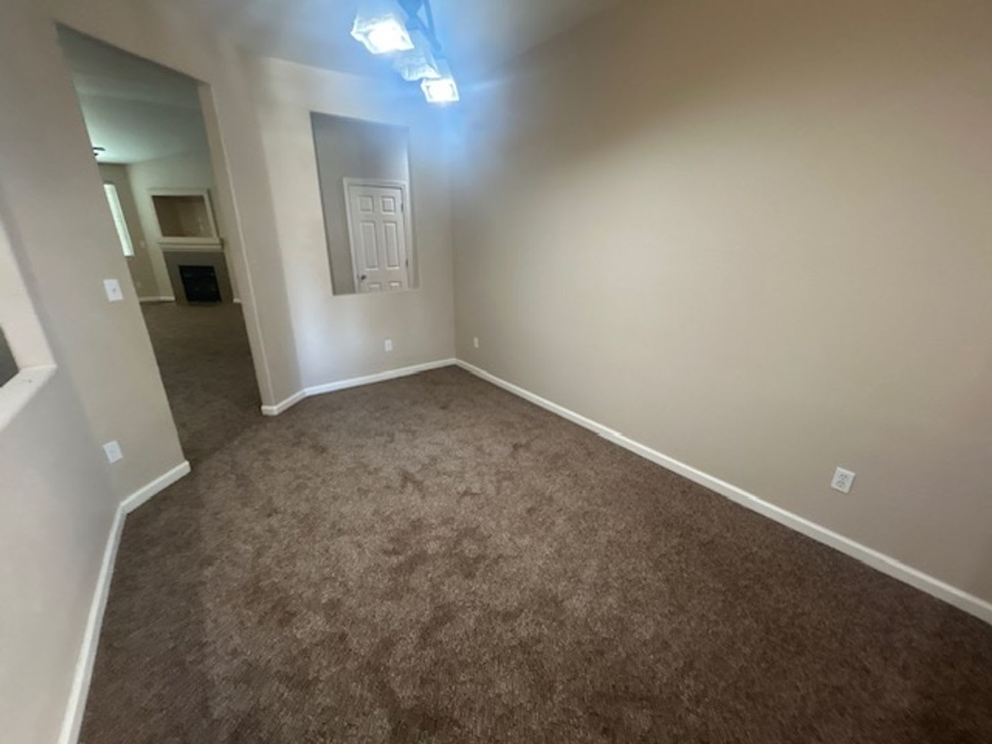 4 Bedroom 2.5 Bathroom in SW Visalia!! – photo 2