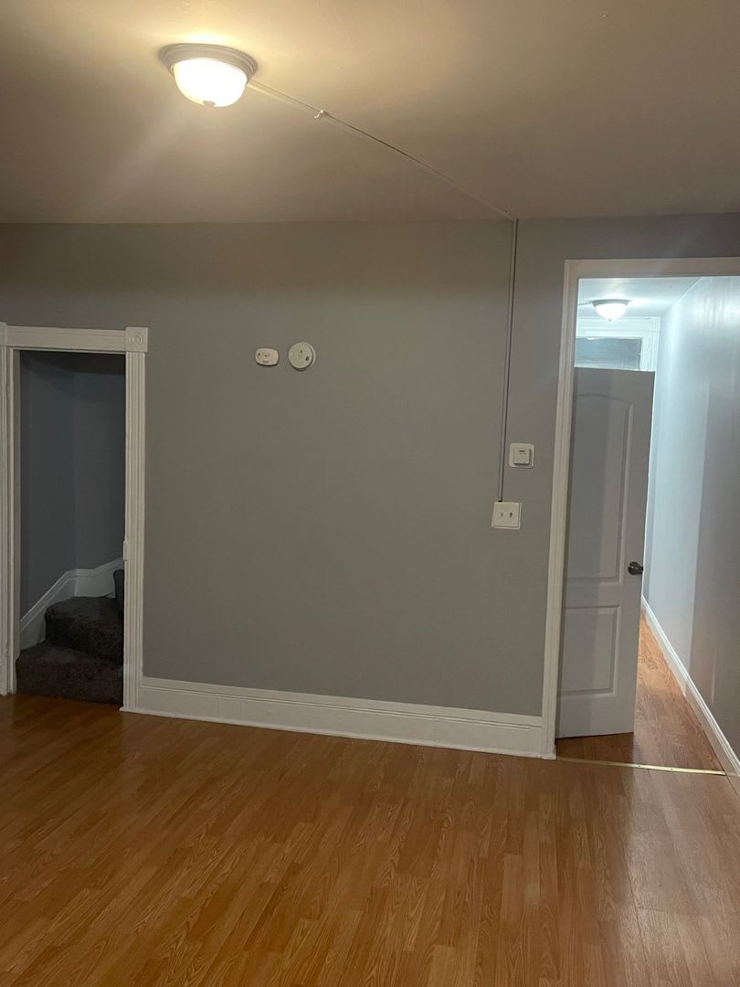 Three Bedroom One Bathroom Ready For ASAP Move In – photo 3