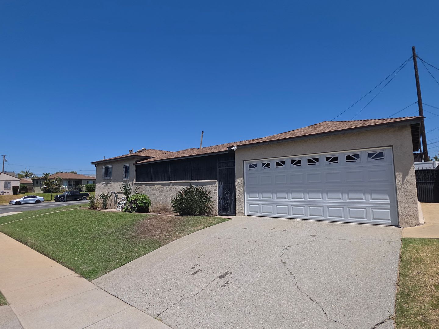 Updated 3 Bedroom Home With Bonus Room New Appliances New Central Air – photo 2