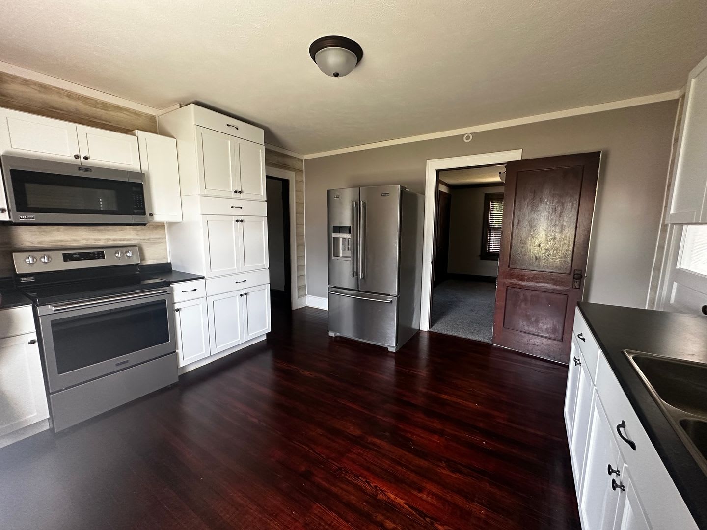 Well Maintained -2 bed 1 bath home in Marshfield – photo 2
