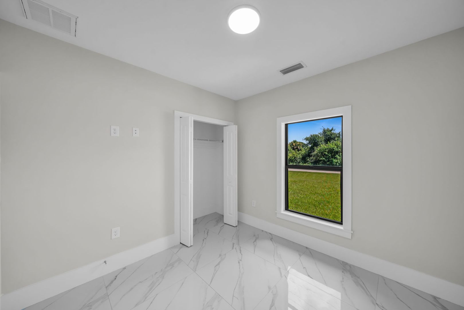 Single family for rent in Lehigh Acres zip code 33972. 3bed/2baths.Rapid approval. – photo 4
