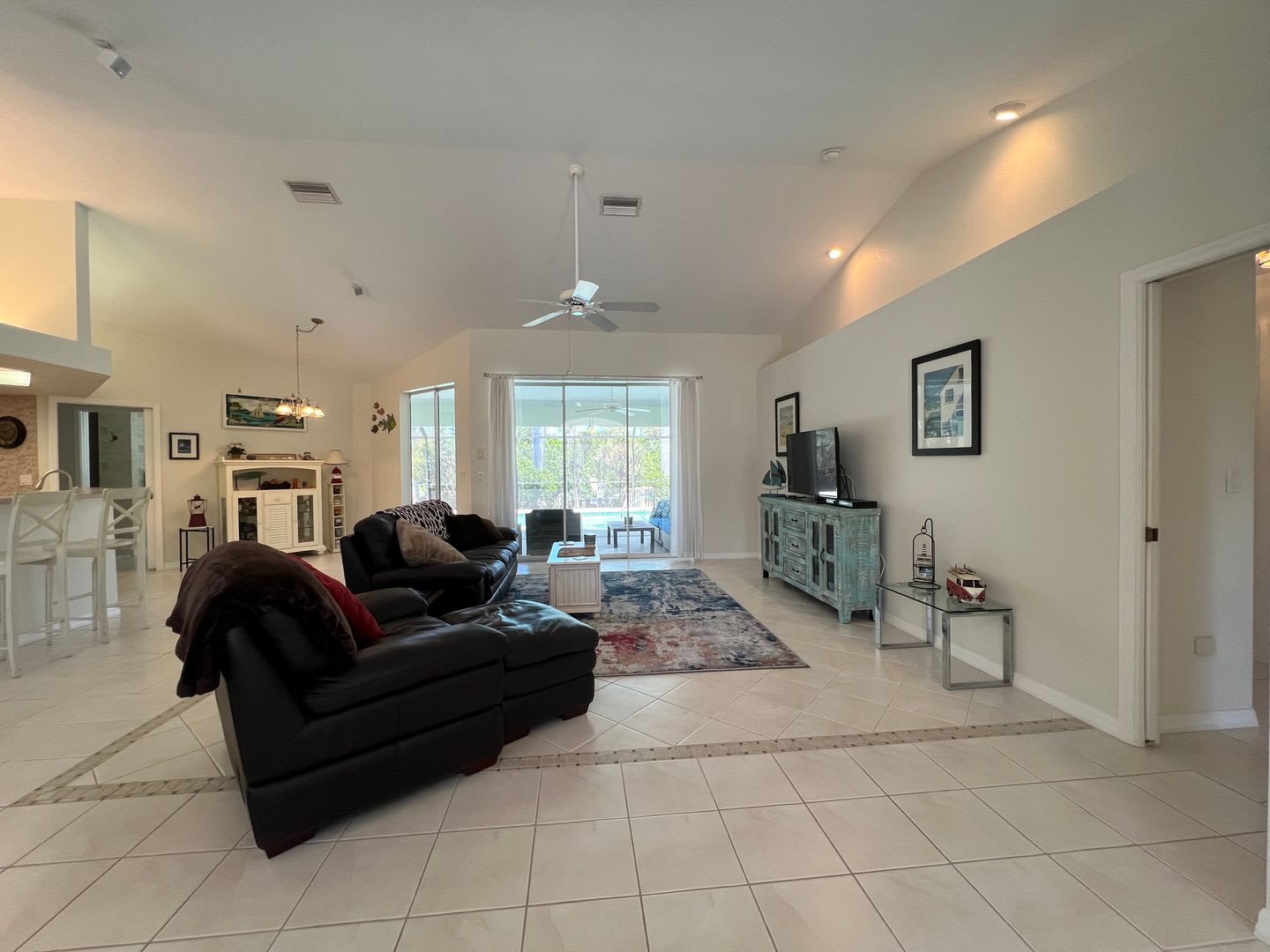 Furnished Short Term Rental 3 Bed 2 Bath Single Family Pool Home 5 000 Month Heated Swimming Pool Canal View – photo 4