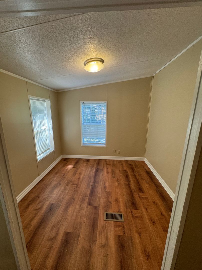 NICE 4/2 MOBILE HOME ON FLOURNOY LUCAS – photo 4