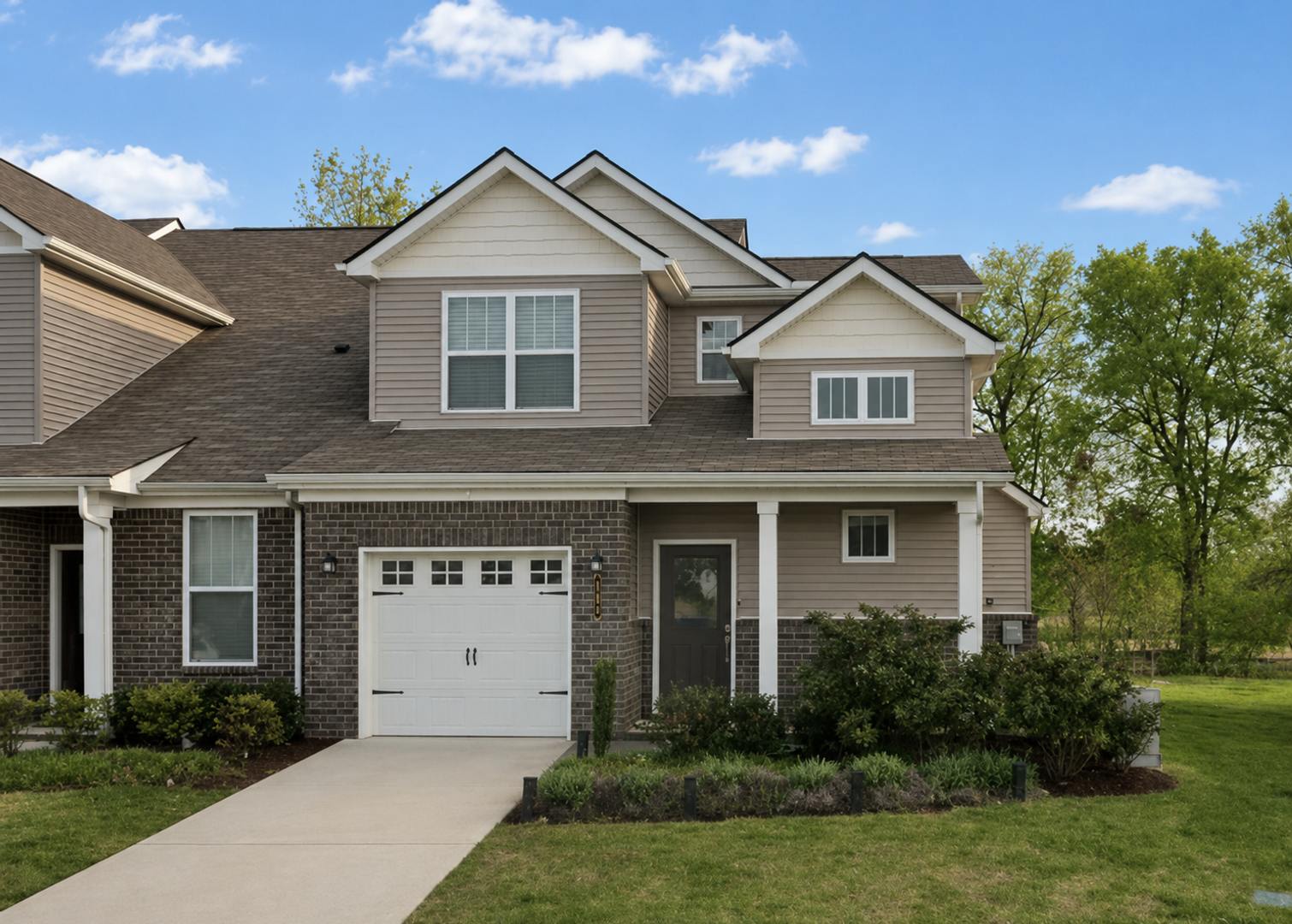 Move-In Ready End-Unit Townhome in Sawgrass West – photo 1