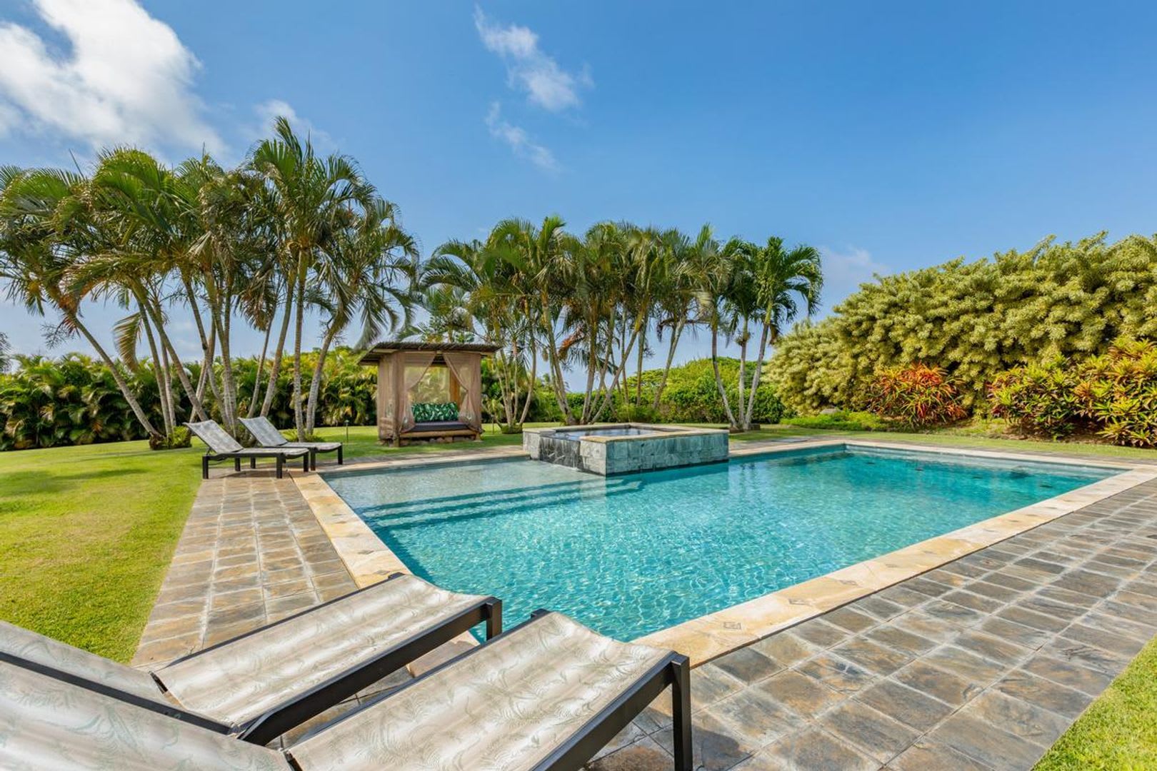 Private North Shore Oasis: Unique Pod-Style Estate with Zero-Edge Pool & Ocean View – photo 1