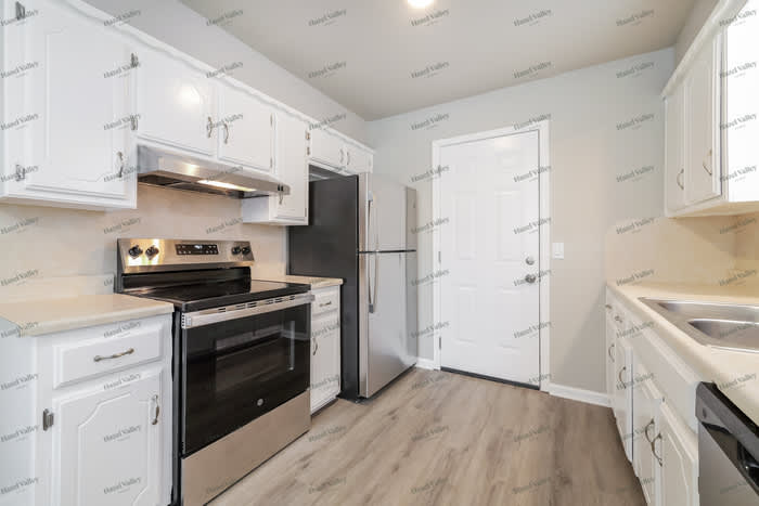 723 Garden Grove – photo 5
