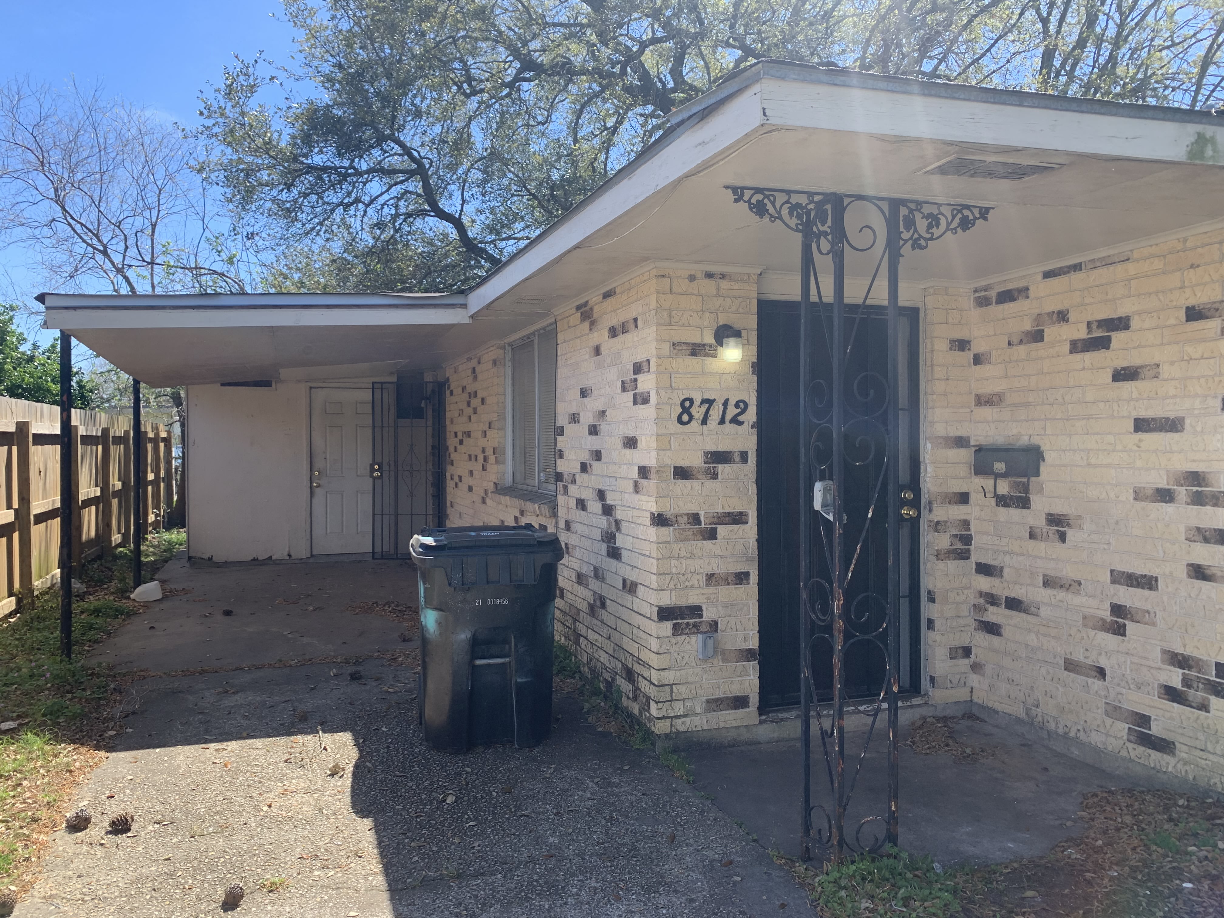 8712 Dinkins St – photo 1