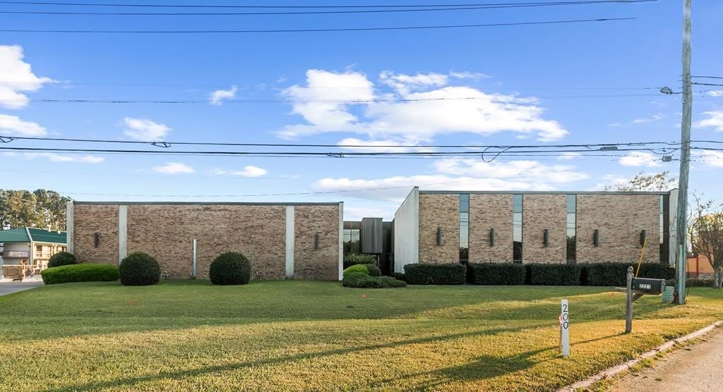 2221 Ross Clark Circle – photo 1