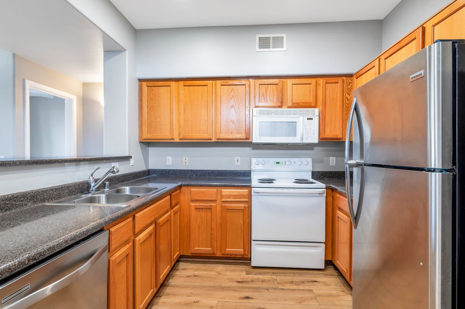 Upscale Condo In Highly Desirable Edge At Grayhawk Available Now – photo 2