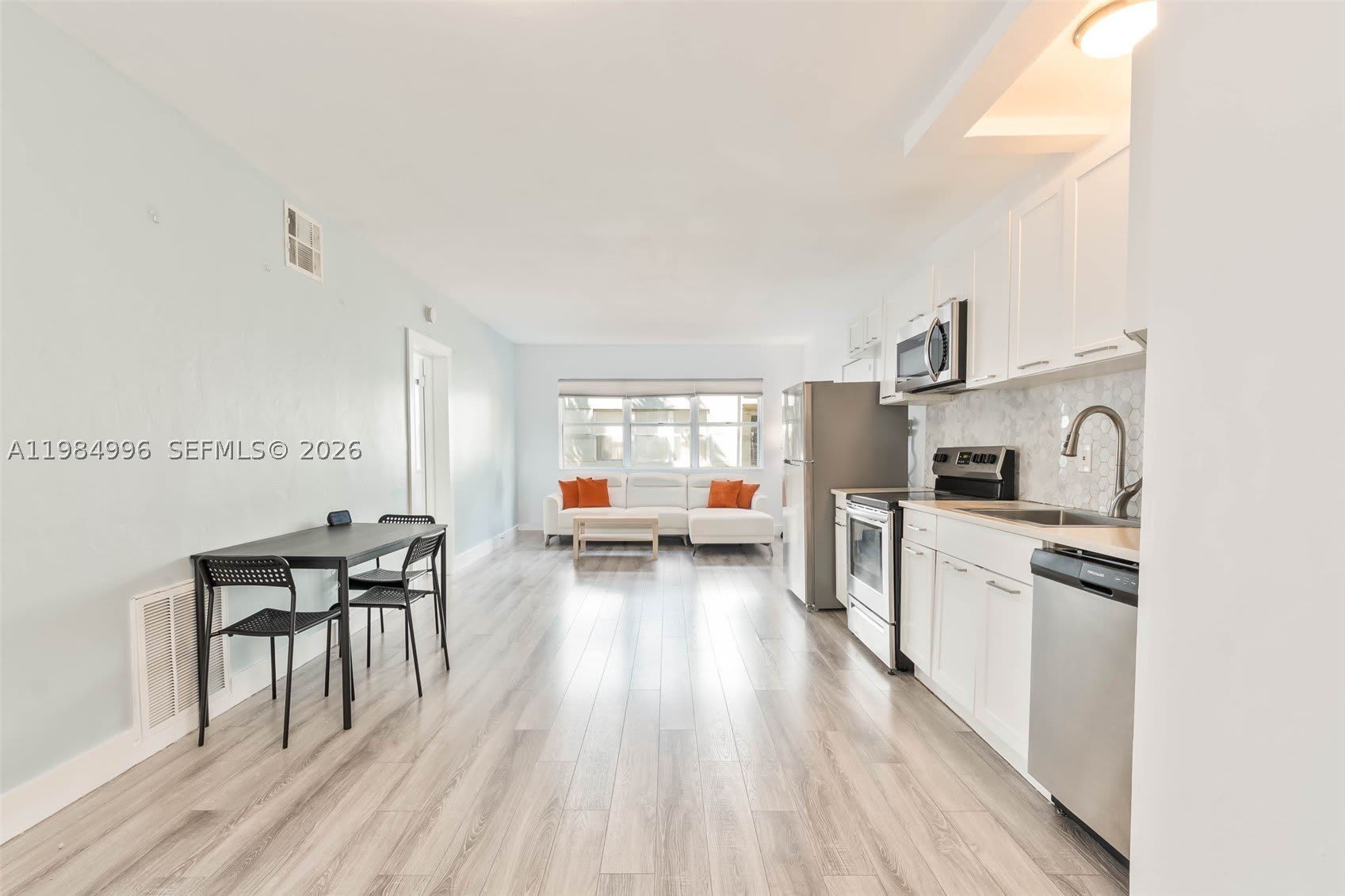 1275 Marseille Dr – photo 2