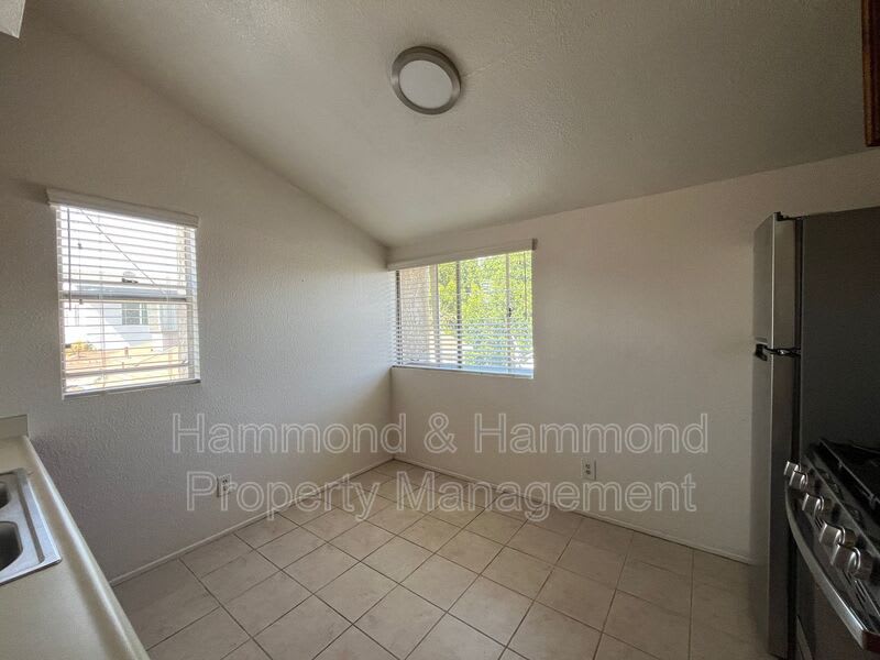 5723 Willowcrest Ave. – photo 5