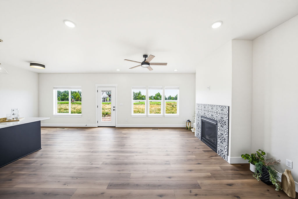 485 E River Ln. – photo 3