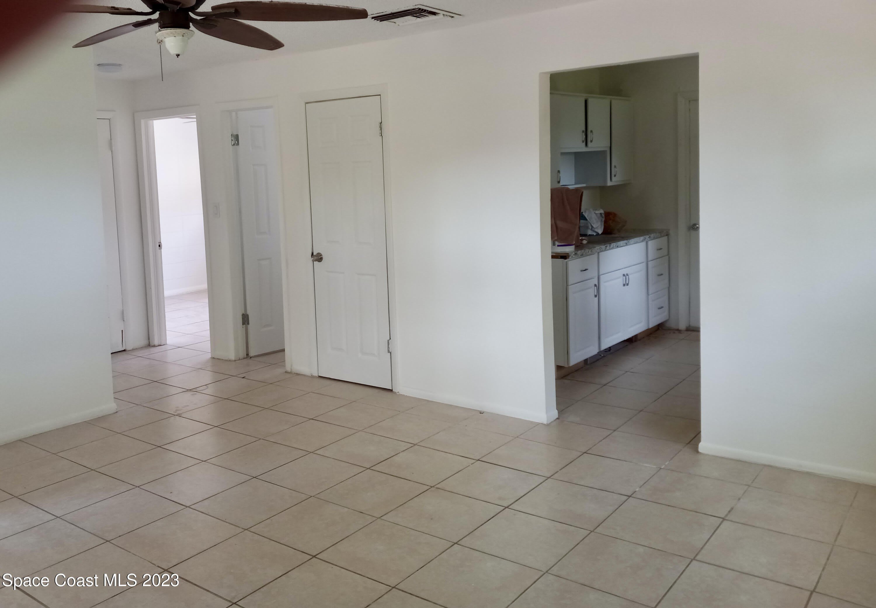354 Hibiscus Avenue – photo 3