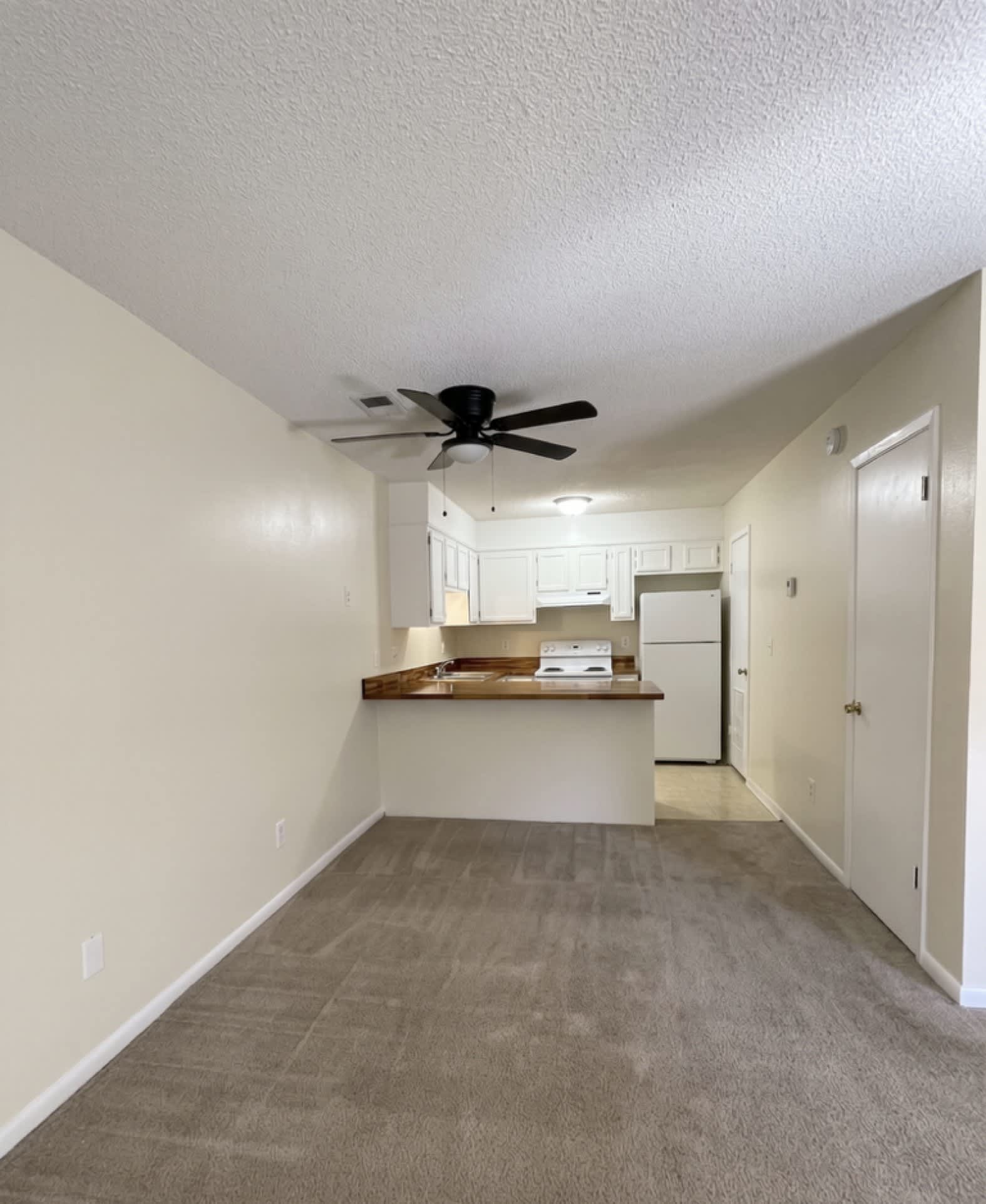 6338 W. Fairfield Dr., Unit B – photo 2