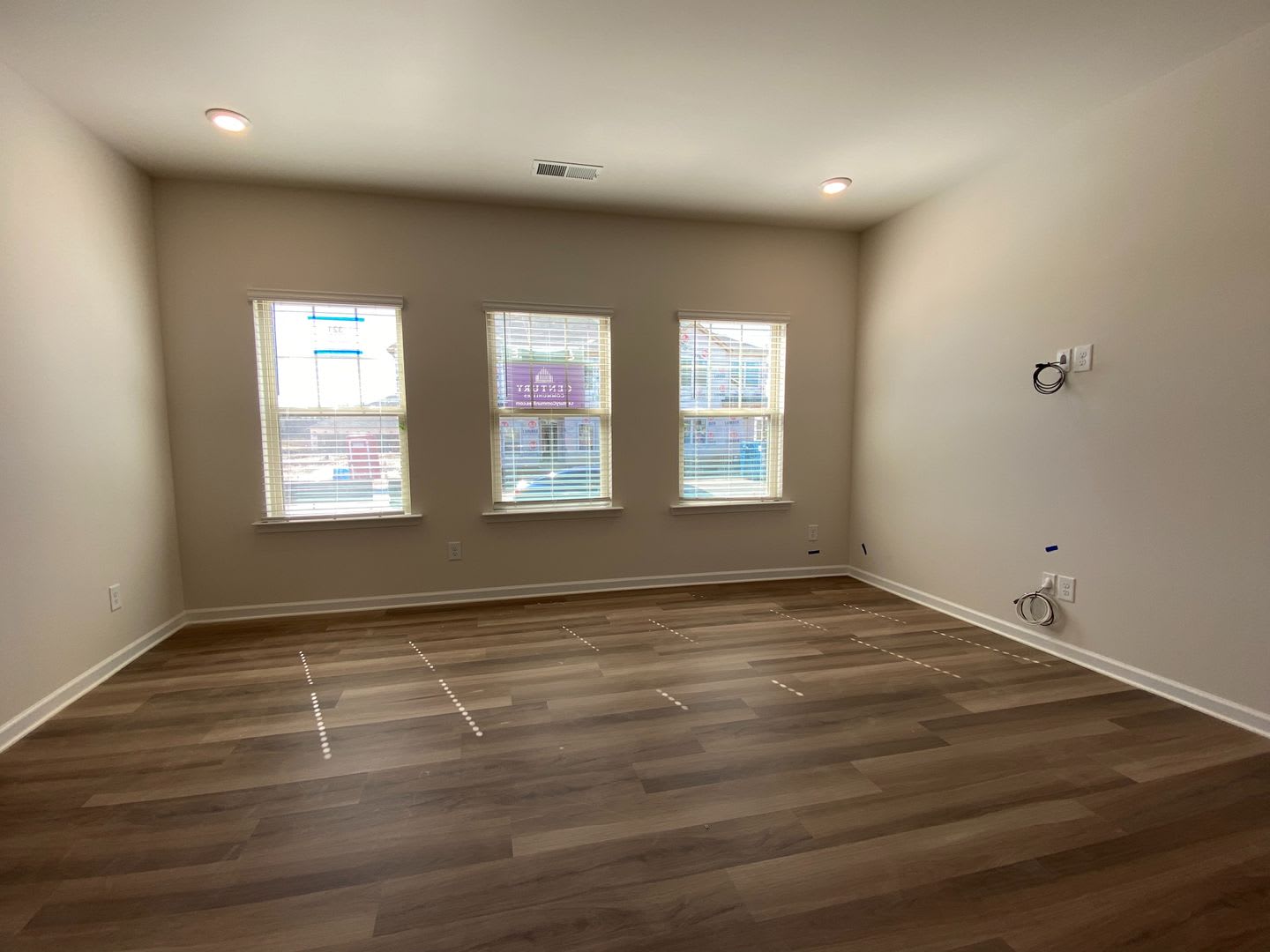 Room In 4 Bedroom Home At Planters Trace Ln – photo 4
