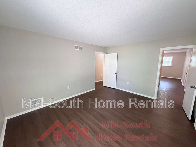 729 Blackstone Ln – photo 2