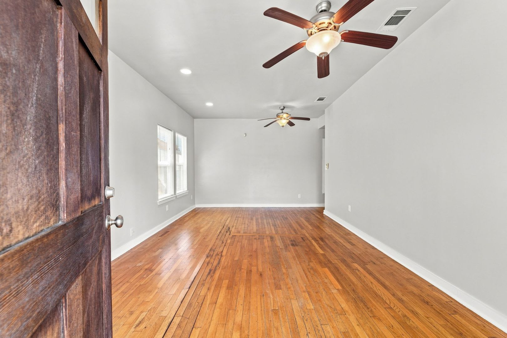 Ut Pre Lease North Campus 6 Bed 3 Bath Remodel High End Kitchen Features Ss Appliances Wood Floors Updated Bathrooms – photo 5