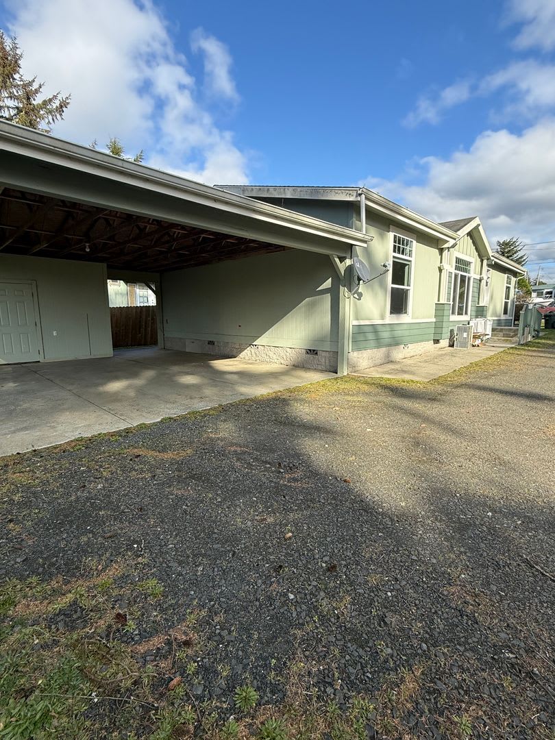 Newly Renovated 3 bed/2 bath manufactured home! – photo 5