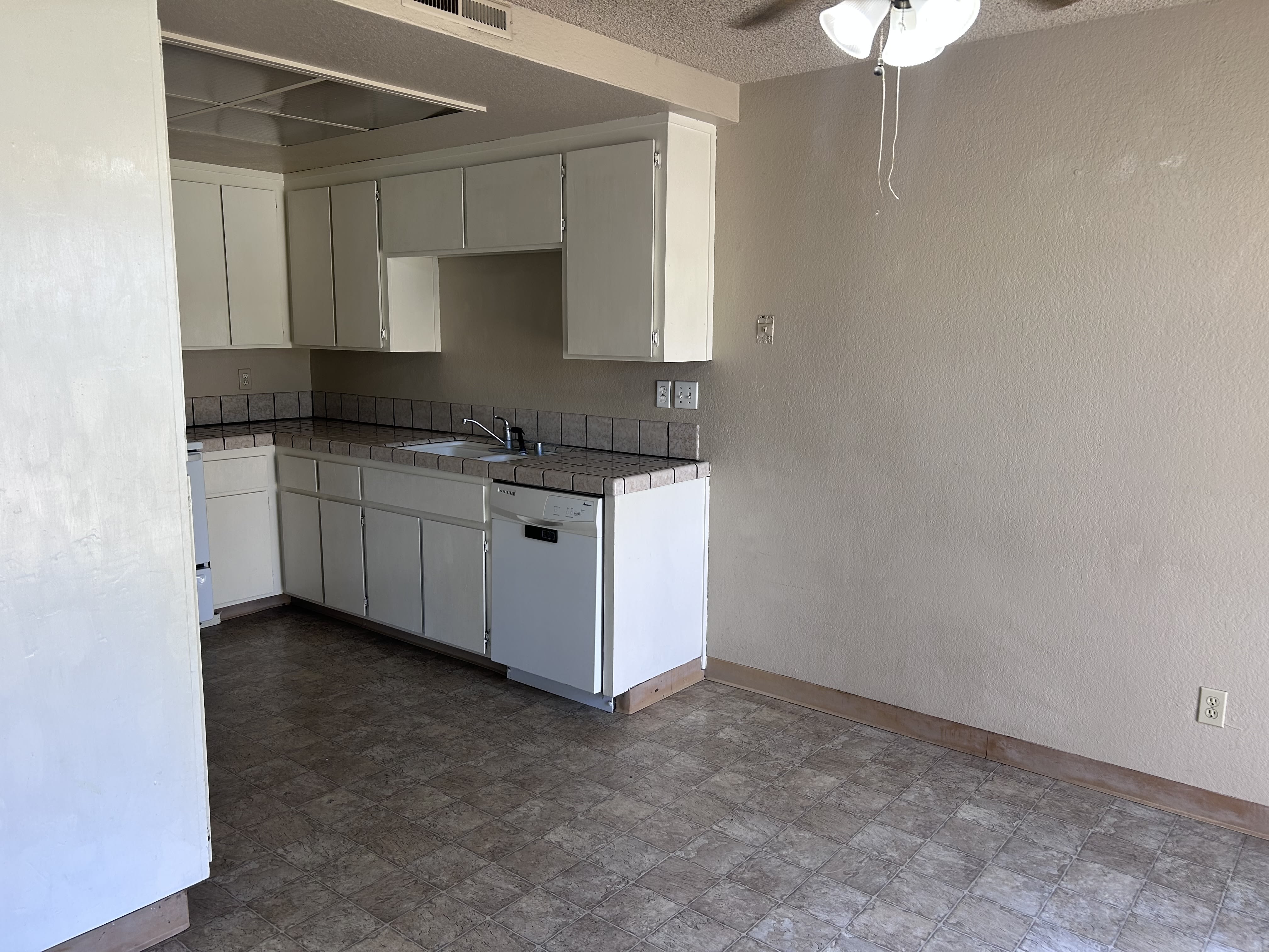 1845 Cherokee Dr Unit 3 – photo 4
