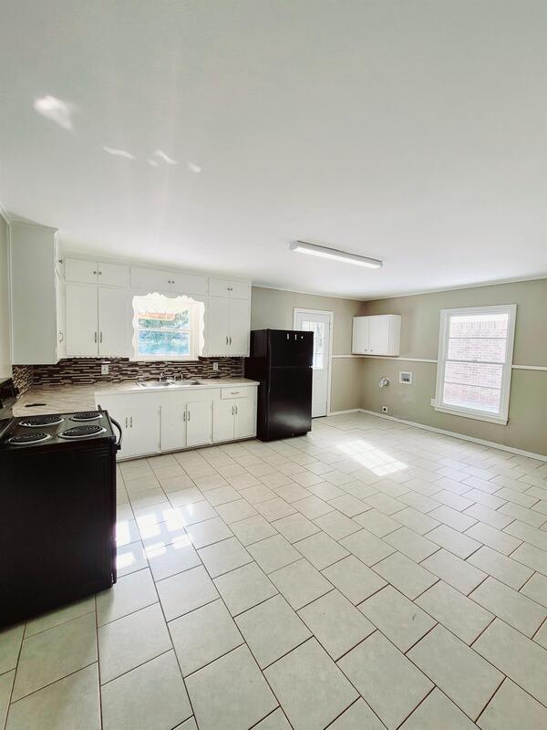 1218 Graham Drive – photo 2