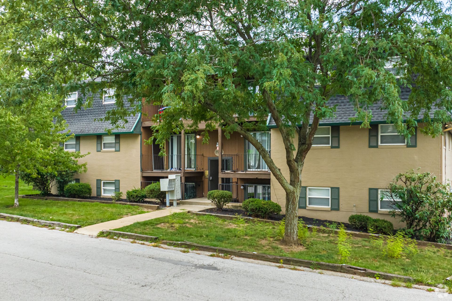 Mission Manor Apartments – photo 1