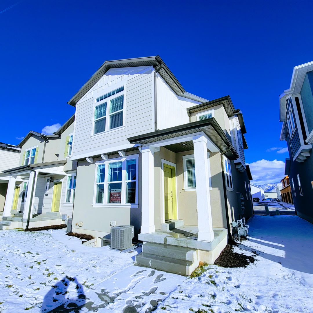 Incredible IVORY TOWNHOME!! – photo 1