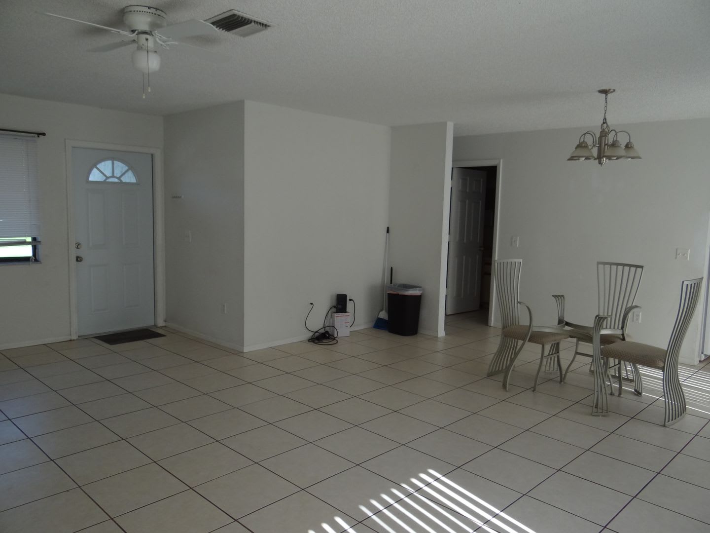 Super Clean Annual 2 bed 1 bath 1 garage home in Kingsway Elementary District – photo 2