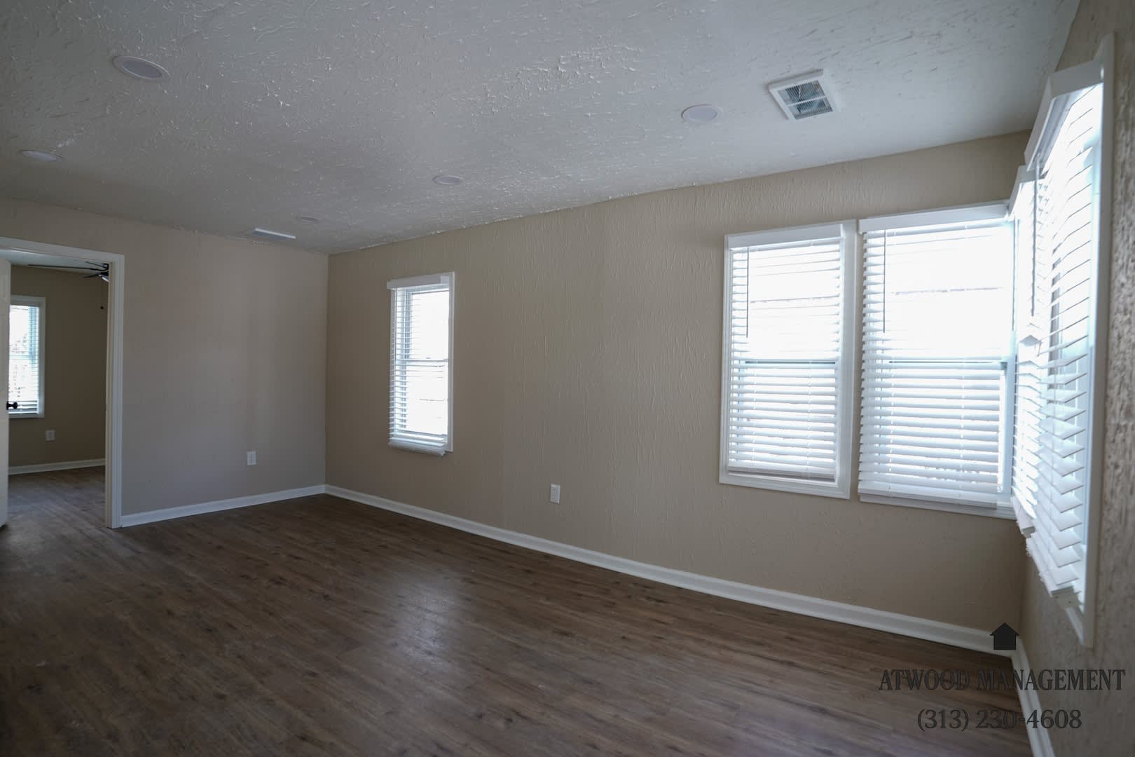 Fully Renovated 2-Bedroom Home – Move-In Ready for You! – photo 2