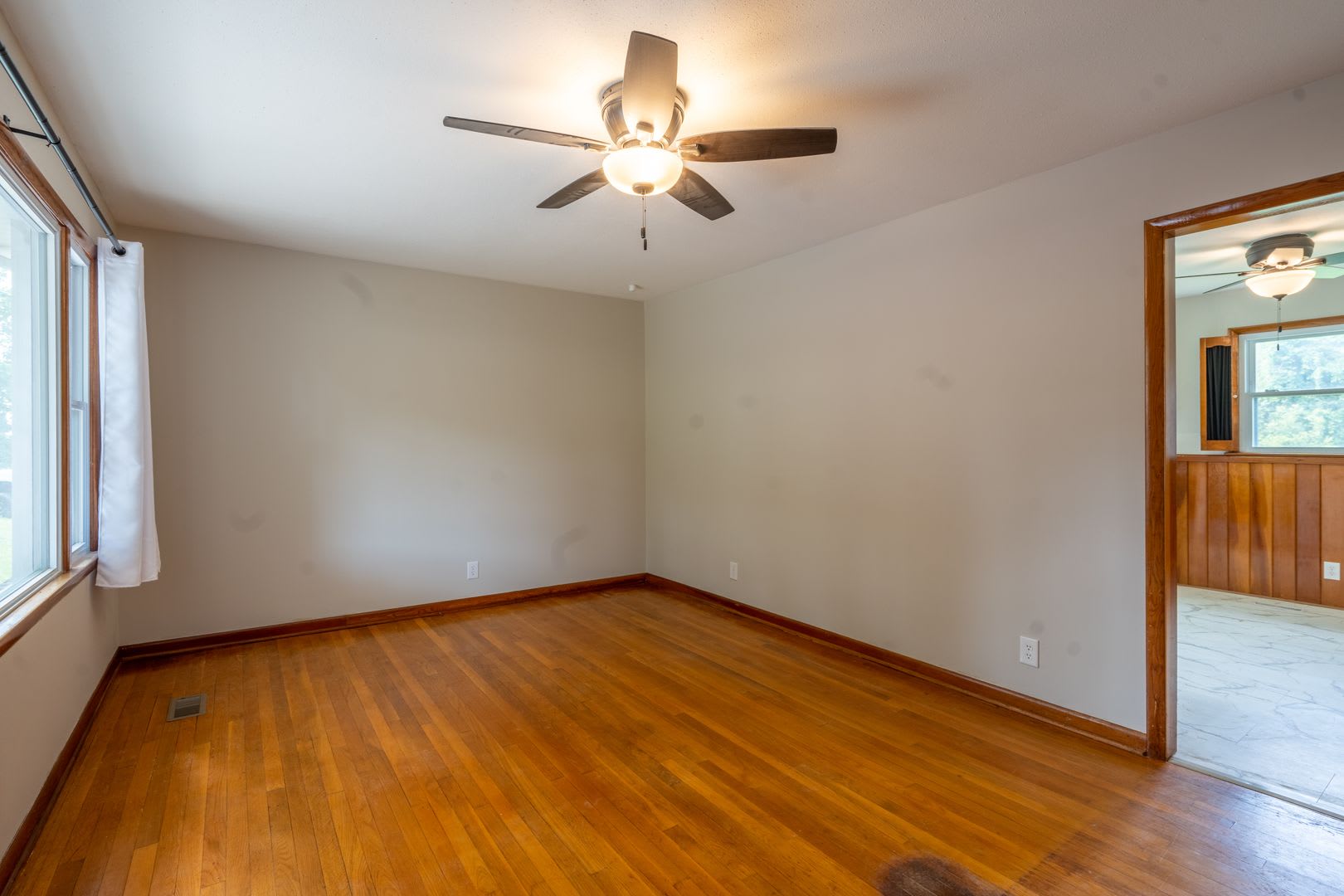 2+ bedrooms and 1.5bath house with office space and partially finished basement – photo 4
