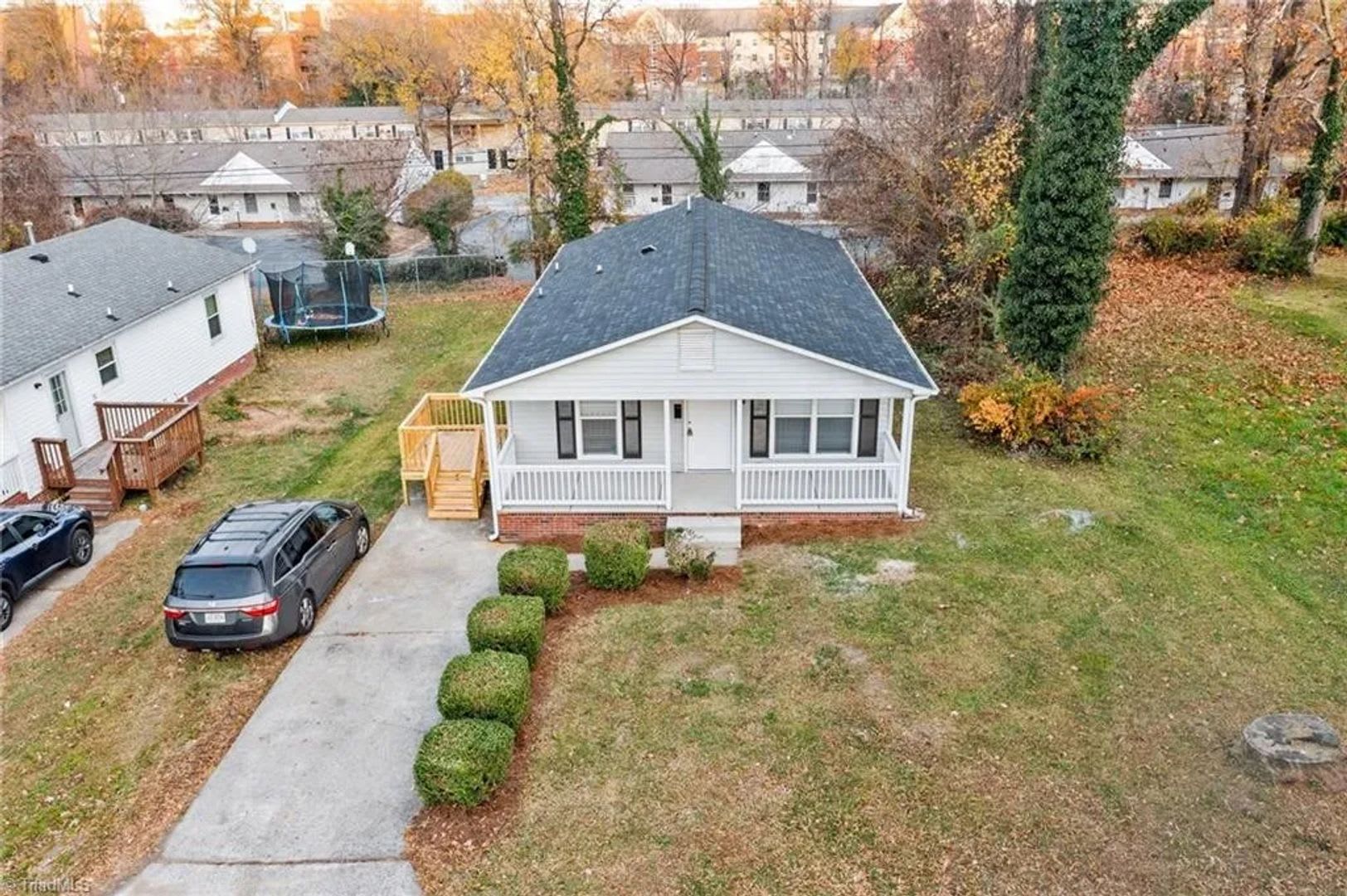 Greensboro 3 Bedroom, 1.5 Bathroom in charming neighborhood – photo 5
