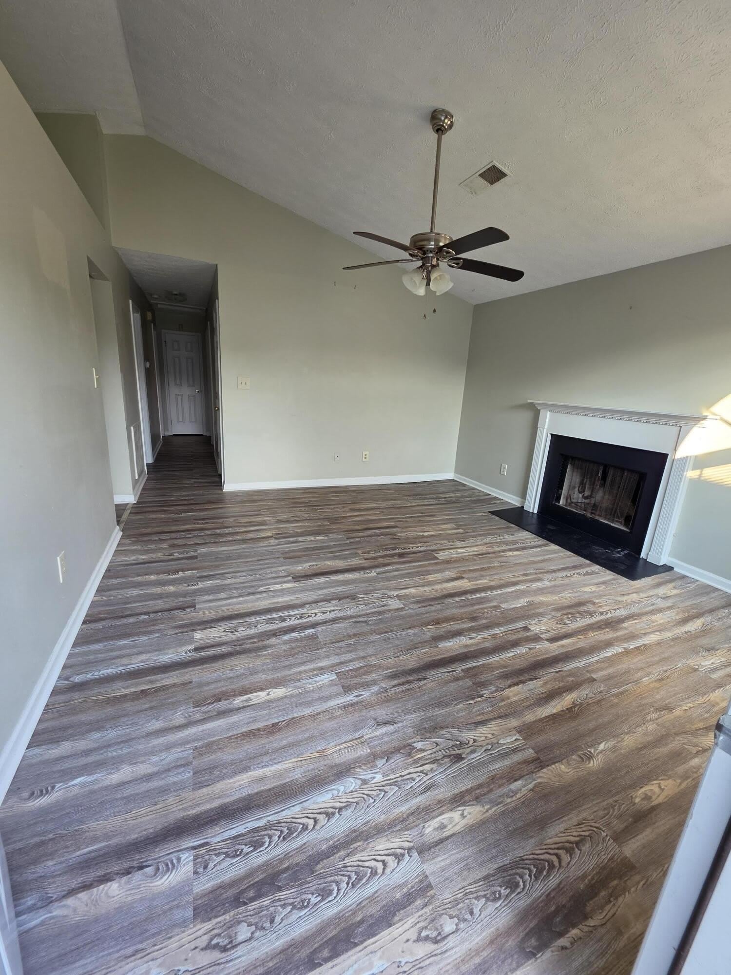 2592 Woodhill Drive – photo 2