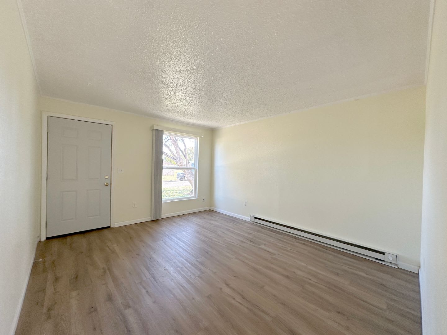 Pet Friendly 3 Bedroom Charmer located behind Corbett Field! – photo 5