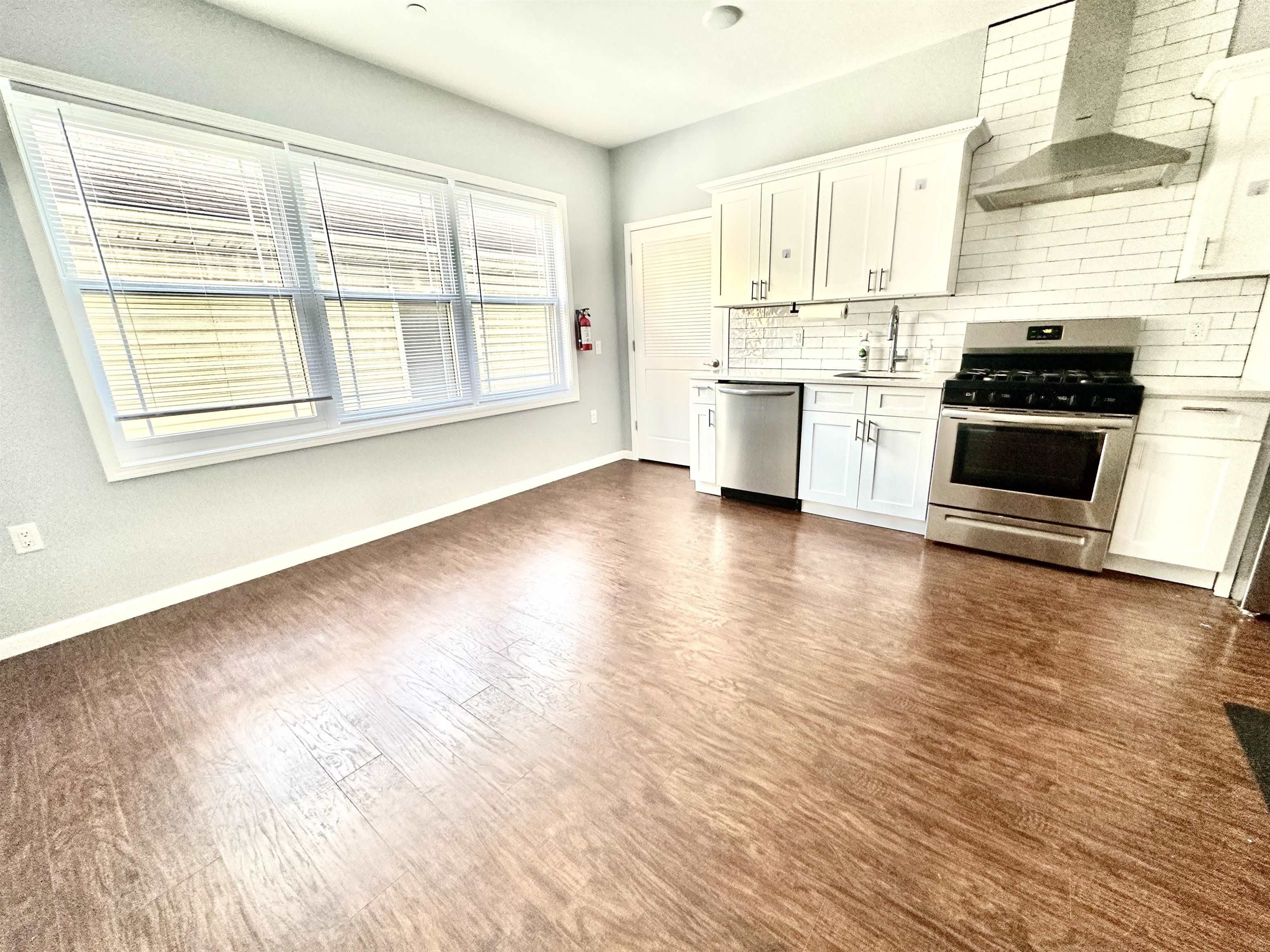 40 VROOM ST – photo 4