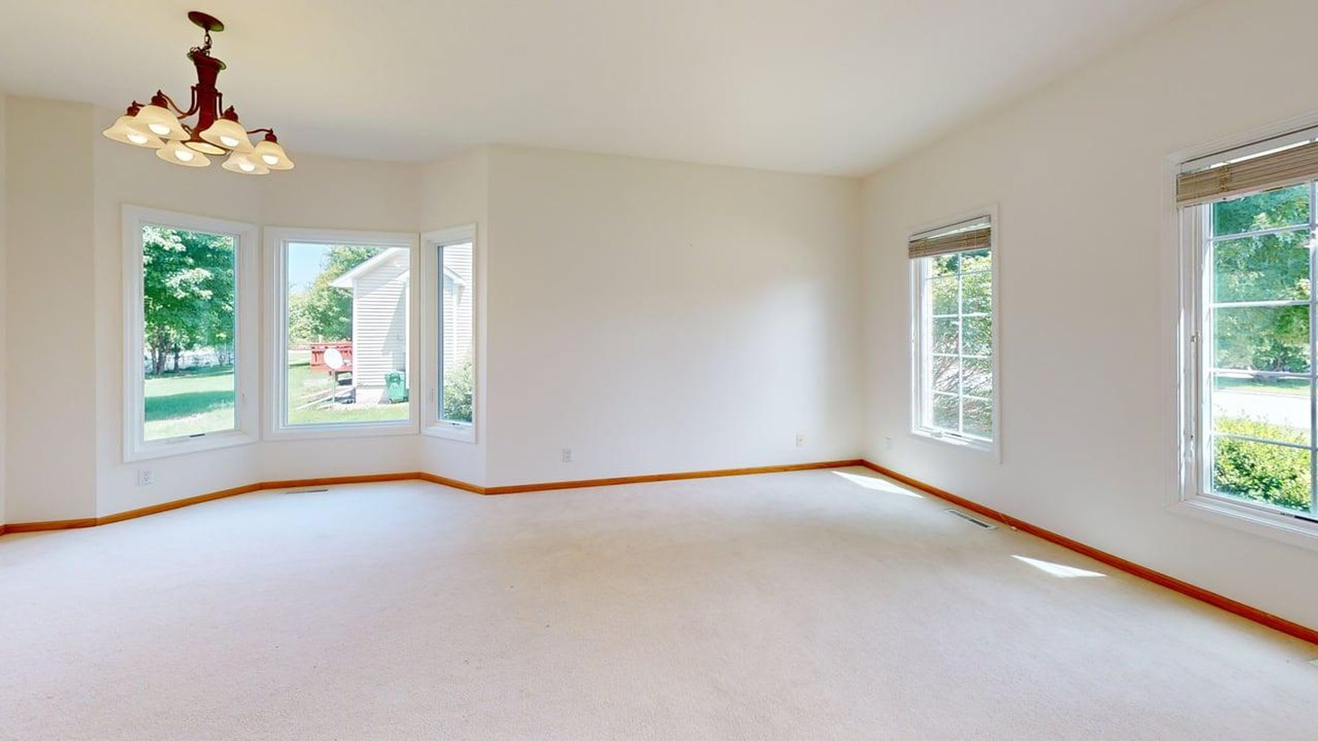Executive Home In Ames – photo 2