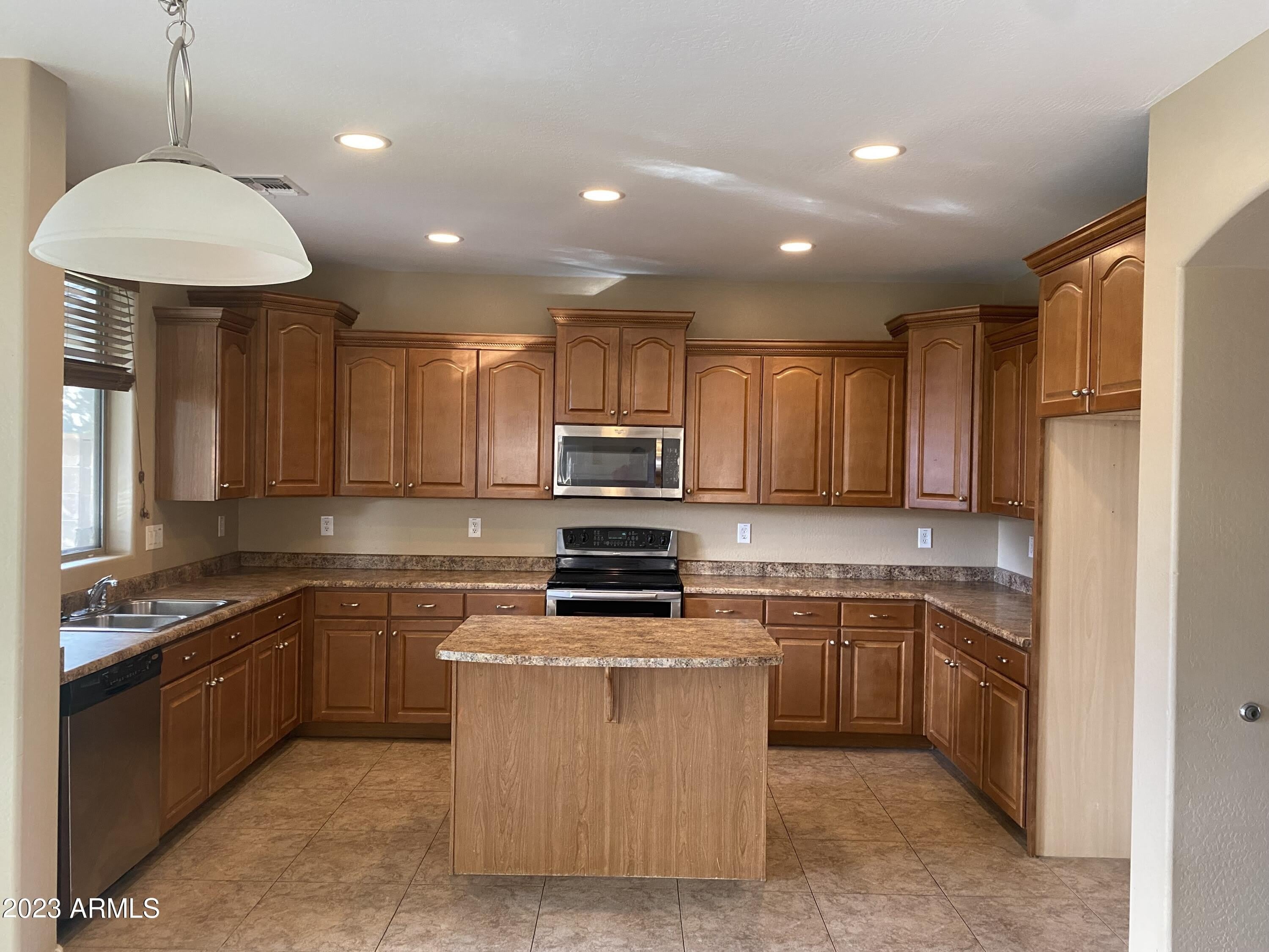 18045 W Carol Avenue – photo 3