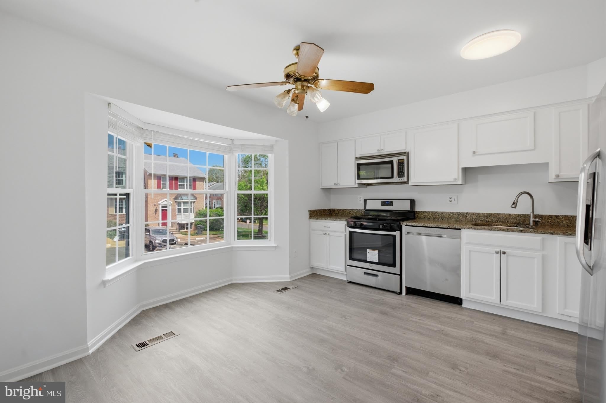 46601 CARRIAGE Court – photo 5