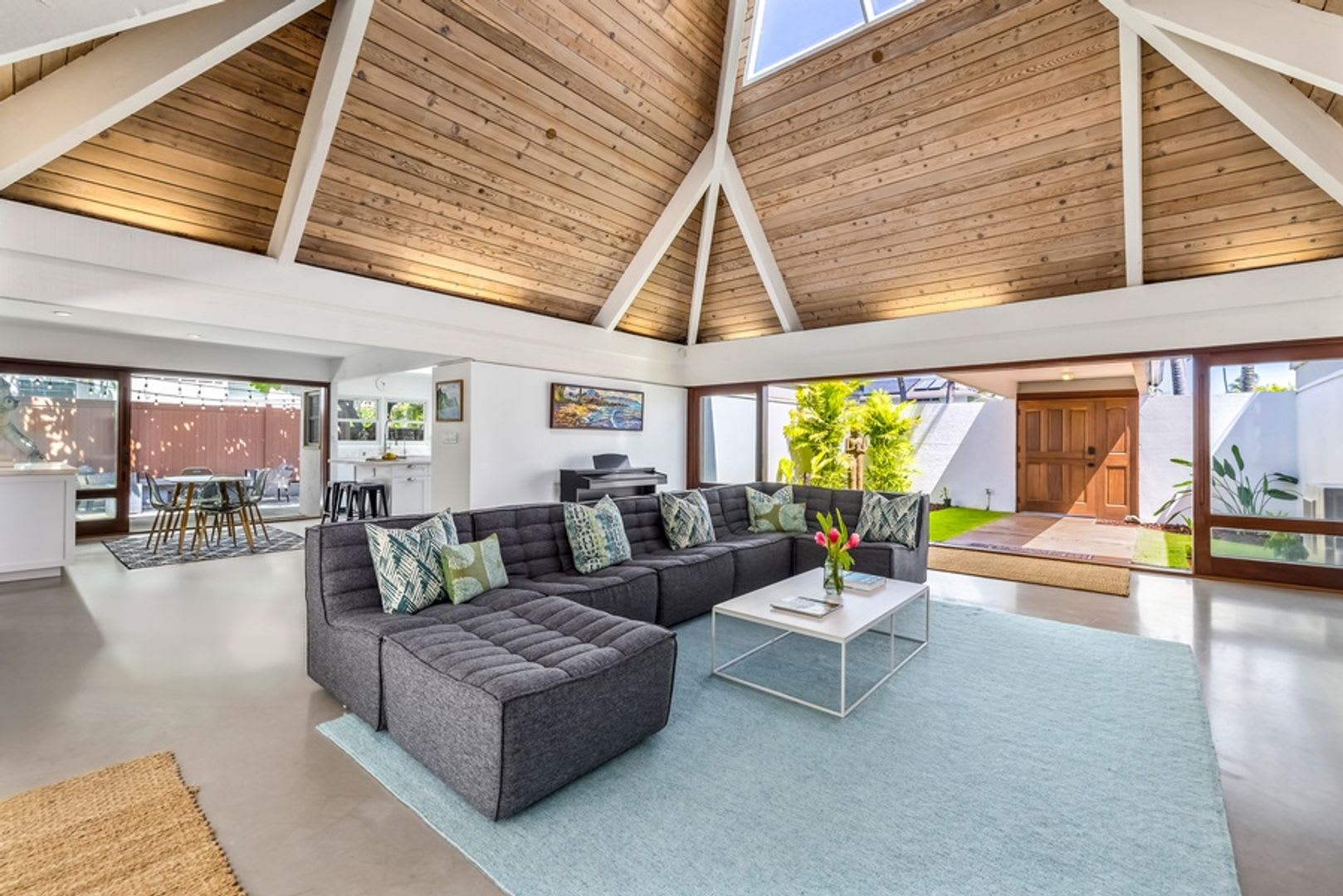 Elegant Home w/ Private Beach Access, Pool & AC: Relaxing Lokomaika'i Kailua – photo 1